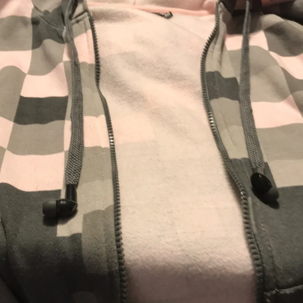 Woman’s Hooded Sweatshirt, attached electronic cord in front pocket - Picture 3 of 5